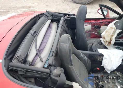 1999 Mazda Mx-5 Miata Leather Pkg/Popular Equipment Pkg/Sports Pkg/Touring Pkg z USA, uszkodzony, nr VIN JM1NB3532X0111342